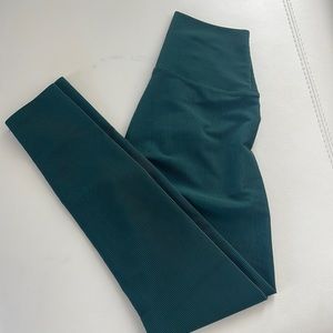 Green beach riot legging